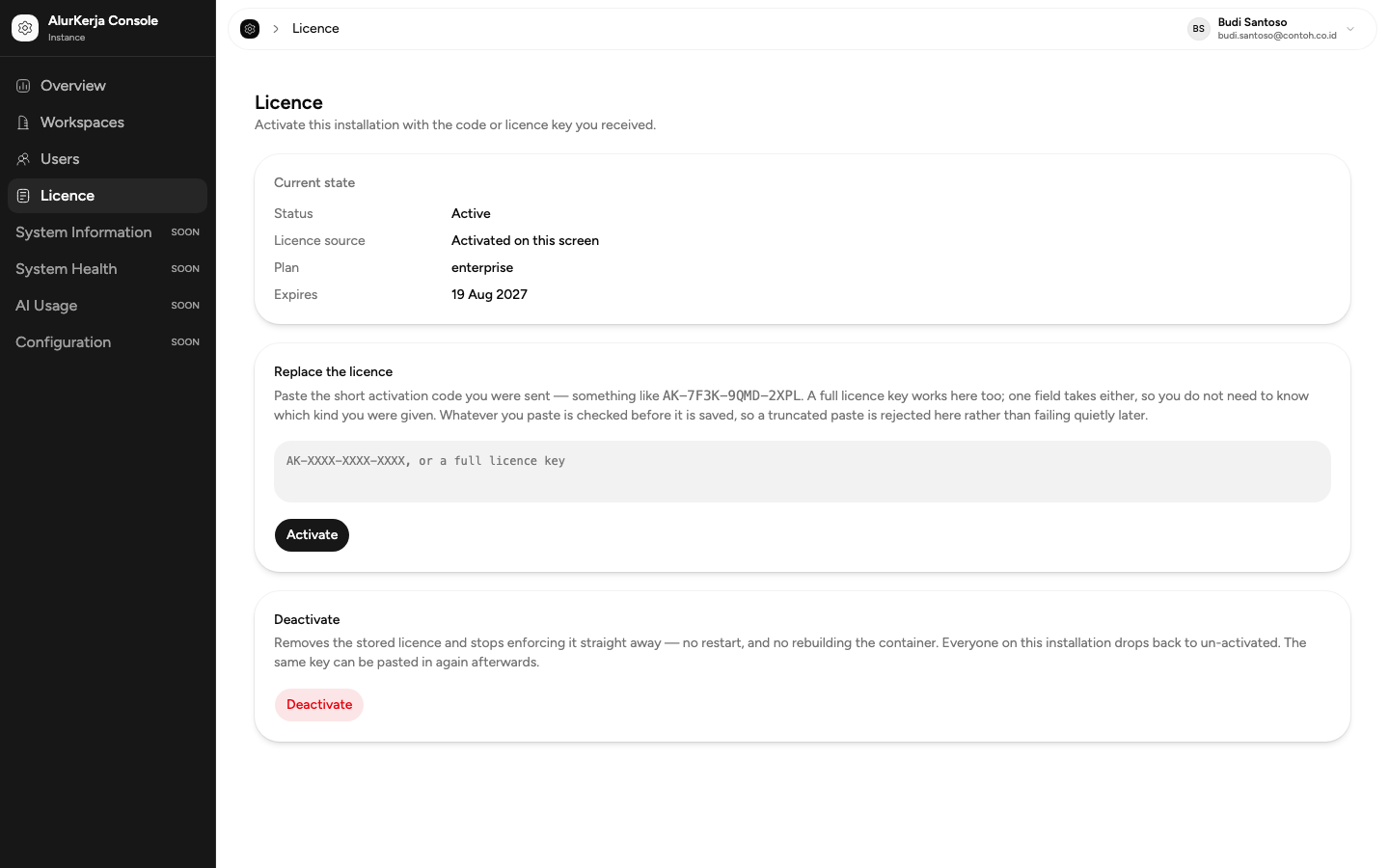 Menu Licence dengan lisensi aktif, kartu Replace the licence dan Deactivate